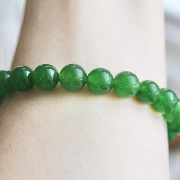Dark Green Jade Gemstone Chakra Balancing Stretchy Energy Bracelet - Picture 5 of 5